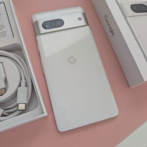 Google Pixel 7 White Smartphone